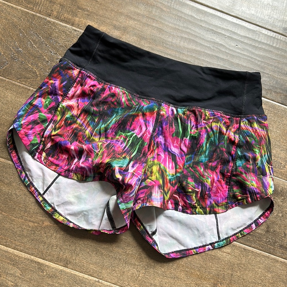 Never worn High waisted Lululemon 2.5” speed shorts size 2!